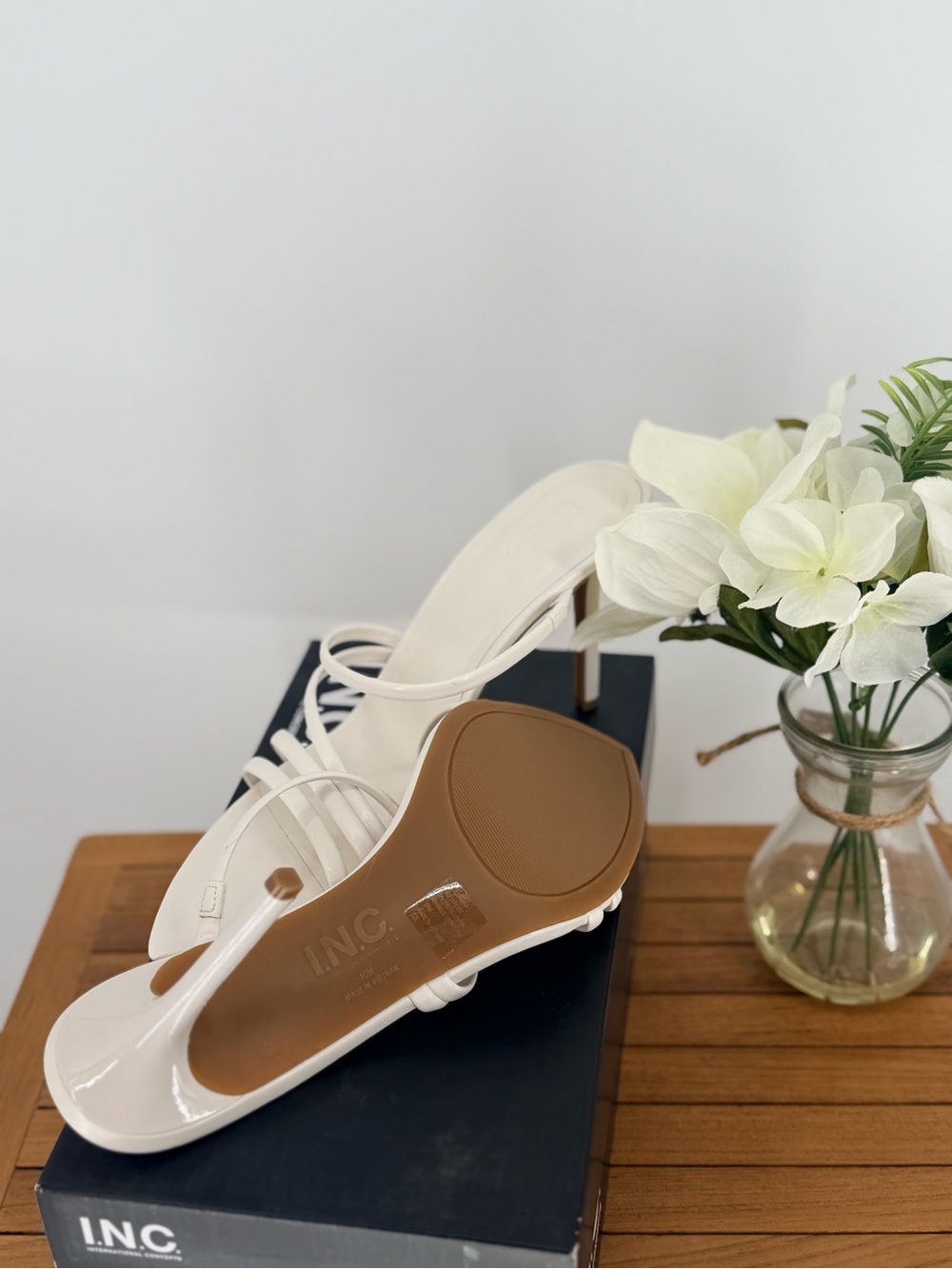New INC International Larminap Women’s Cream Strappy High Heel Sandals size 10M - Picture 4 of 4